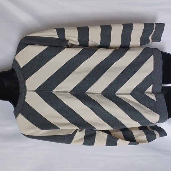 Doe and Rae Chevron Striped sweatshirt, cream & gray, soft, stretchy - Picture 6 of 7